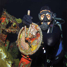 Underwater photographer Super Jolly, wreck diver